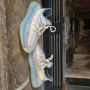 there a size 7 woman’s, brand Adidas yezzys I worn them about five or six’s time